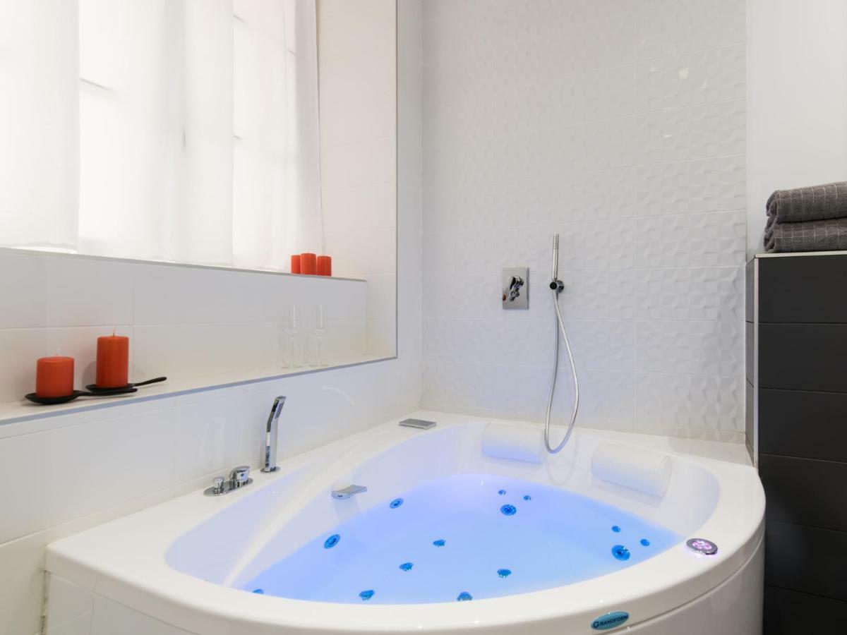 Luxury Studio & Spa-Lyon Centre ภายนอก รูปภาพ