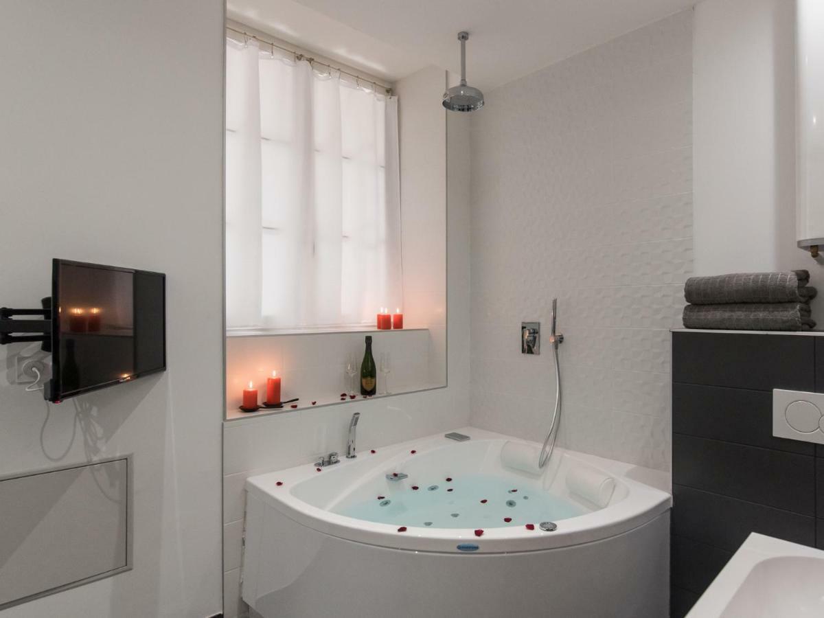 Luxury Studio & Spa-Lyon Centre ภายนอก รูปภาพ