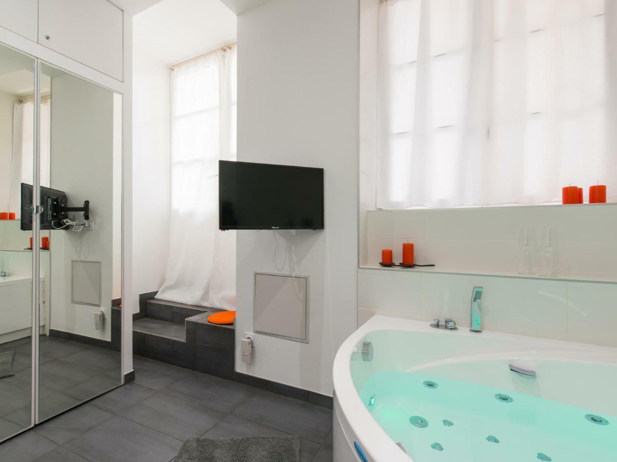Luxury Studio & Spa-Lyon Centre ภายนอก รูปภาพ