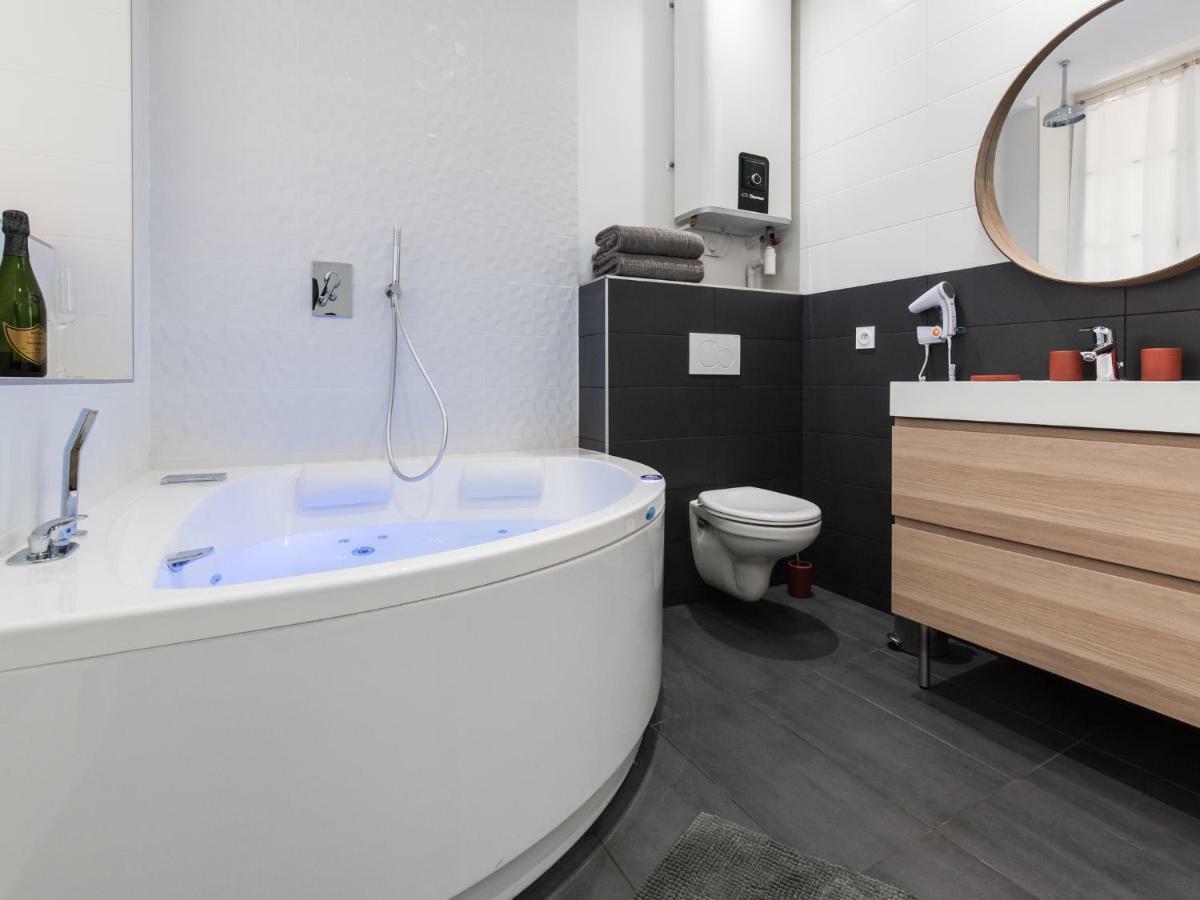 Luxury Studio & Spa-Lyon Centre ภายนอก รูปภาพ
